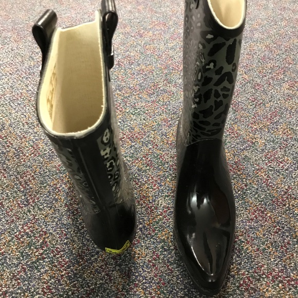 New Women’s Rain boots - Picture 4 of 6